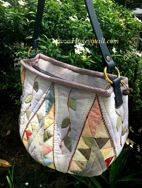 Quilting Handmade กระเป๋าผ้าแฮนด์เมด กล้า!!รับประกันความสวยจร้า  วัสดุนำเข้าต่างประเทศทุกชิ้นเลยจร้า - New กระเป๋า Patchwork 12 ชิ้น  สีม่วงคราม ( สินค้าสั่งทำ จัดส่งภายใน 4 สัปดาห์ )